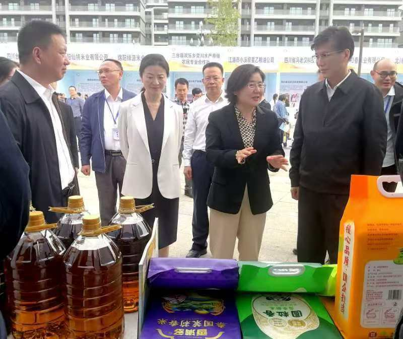 市3044AM永利集团集团在2024年世界粮食日和粮食安全宣传周四川主会场（绵阳）活动上作保障3044AM永利集团食品安全承诺
